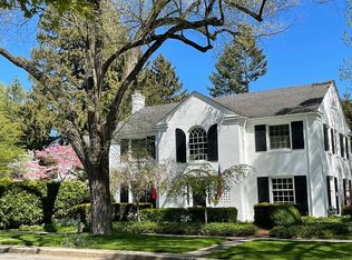 134 Merriweather Rd, Grosse Pointe Farms, MI 48236