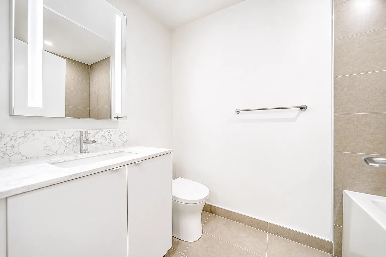 2 bed, 631 sqft, $2,399 — Photo 2