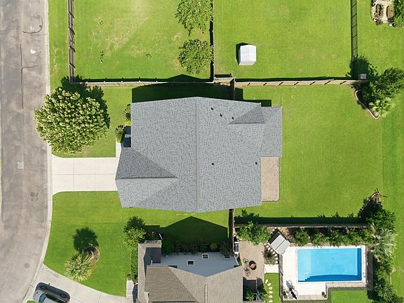 5th image of 802 Casey St
