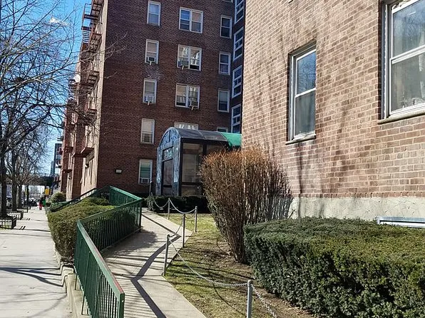 393 Avenue S #6G, Brooklyn, NY 11223