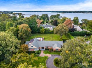 532 E Shore Rd, Great Neck, NY 11024