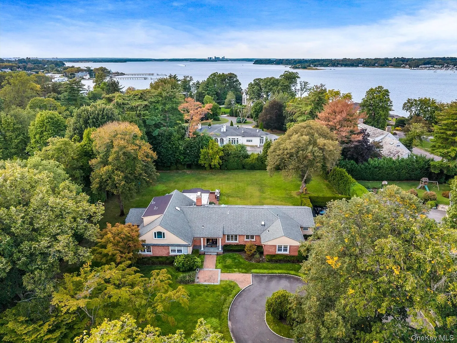 532 E Shore Road photo 1