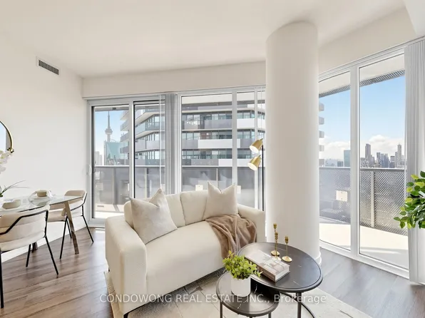 138 Downes St #6212, Toronto, ON M5E 0E4