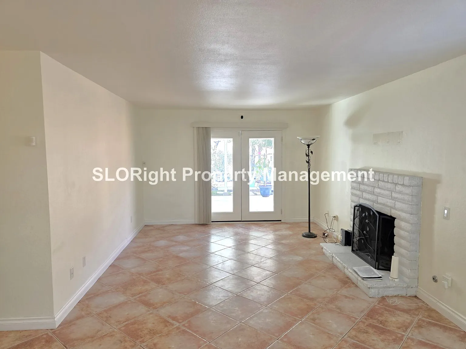 2 bed, 2.0 bath, 1033 sqft, $3,160 — Photo 4