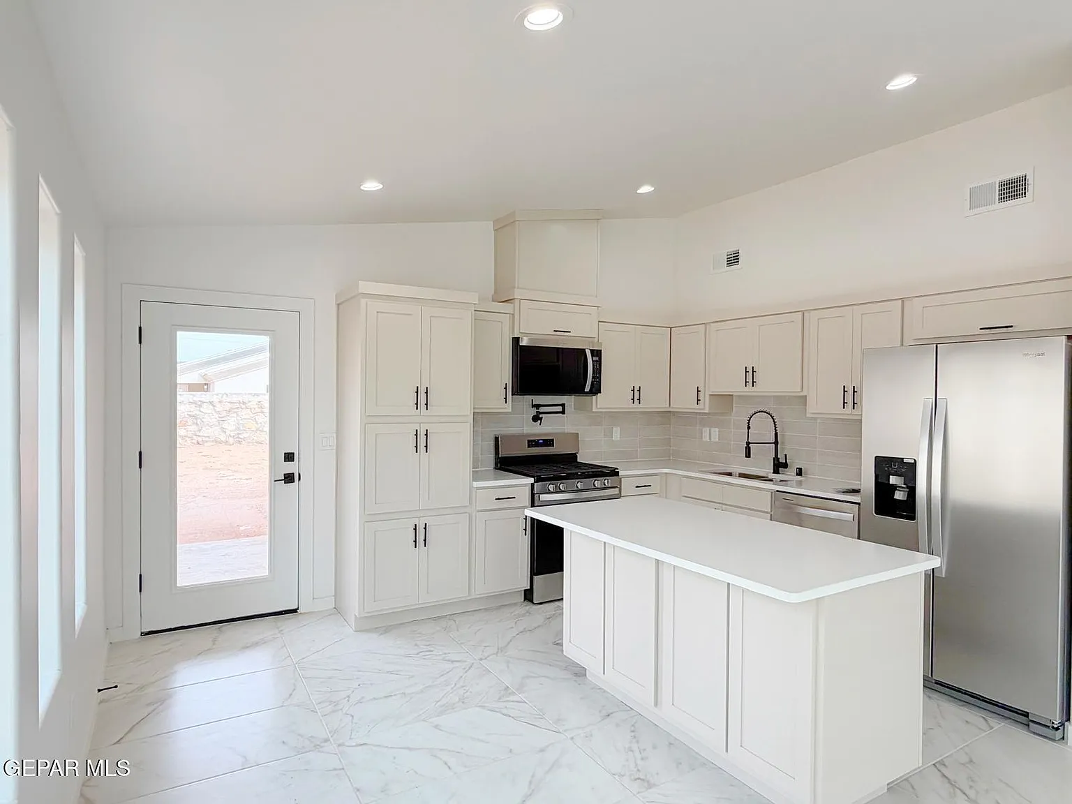 4 bed, 2.5 bath, 1532 sqft, $2,195 — Photo 3