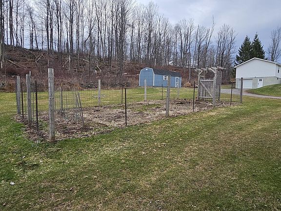 5th image of 837 Beech Grove Rd