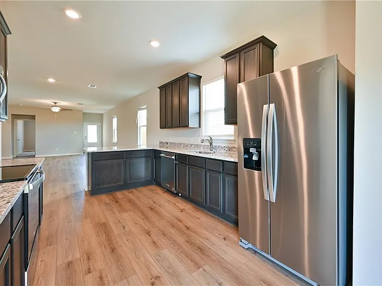 404 Freedom Park Ave — Photo 9