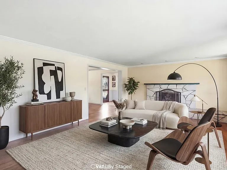 2611 Janin Way — Photo 3