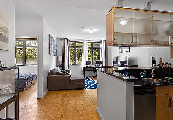 3rd image of 227 E 111th St APT 2A