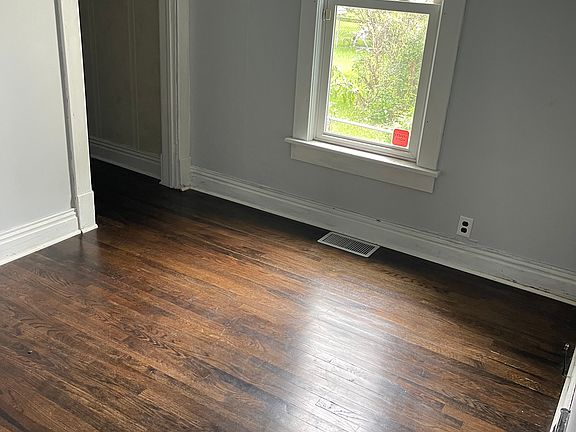 4th image of 116 Butler St