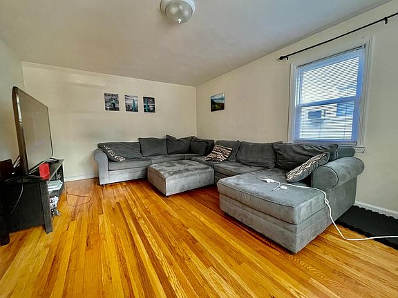 4th image of 100 Sterling Ave Floor 1