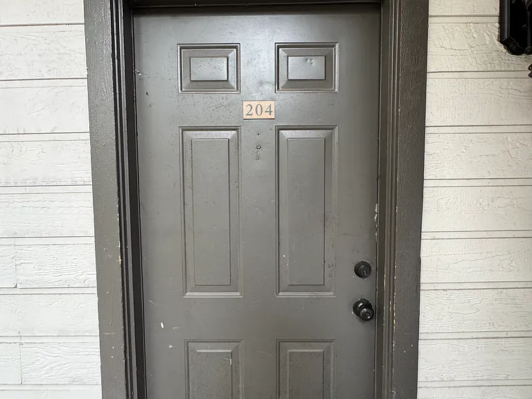 203 E 31st St #204 — Photo 29