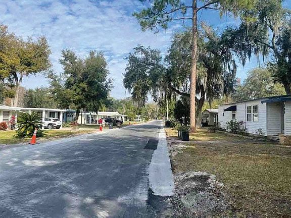 3rd image of 802 Robin Ln