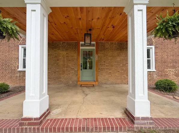 541 S River Rd, Buena Vista, VA 24416