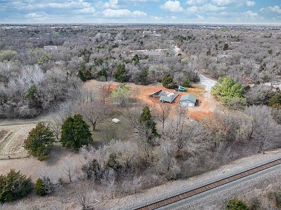 4th image of 624 Rail Dr