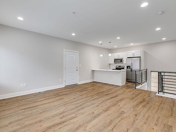 5th image of 2630 Annin St #2