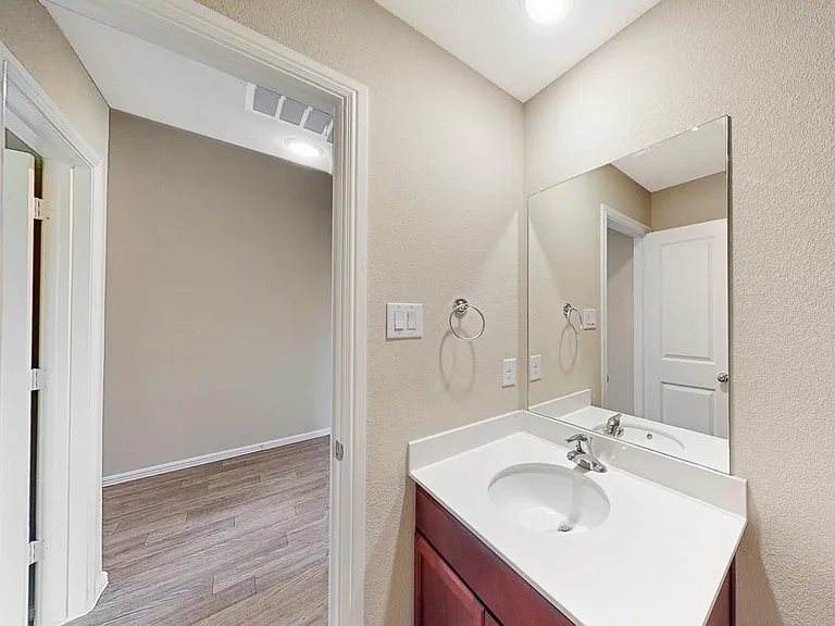 404 Bronze Forest Dr — Photo 9
