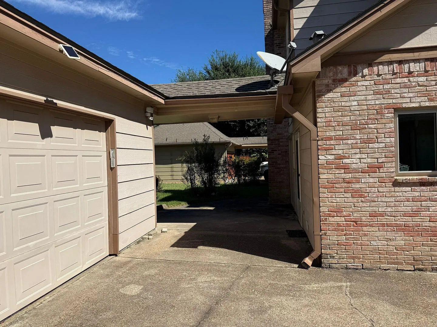 Spacious 4-Bedroom Home in Established Olde Oaks Neighborhood! — Photo 3
