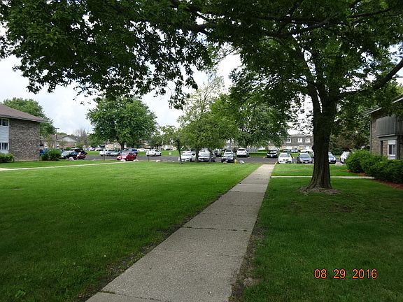 4th image of 16W641 Mockingbird Ln APT 208