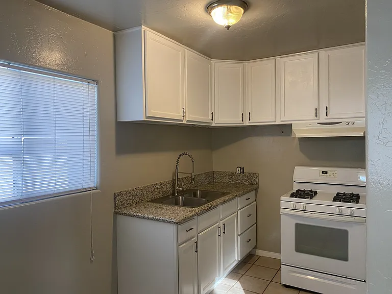 412 W B St #C — Photo 6