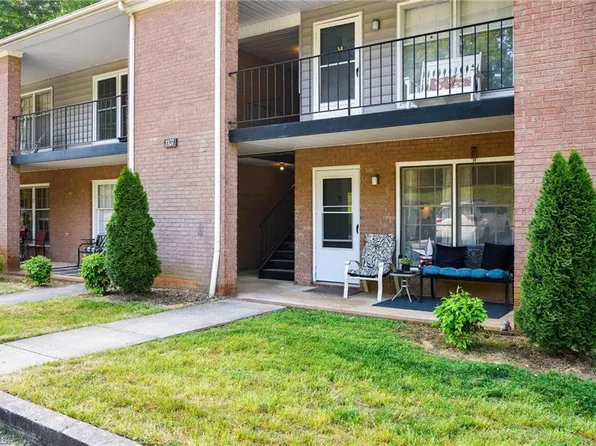 1107 Robin Hood Rd, High Point, NC 27262