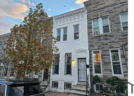 1122 Myrtle Ave — Photo 2
