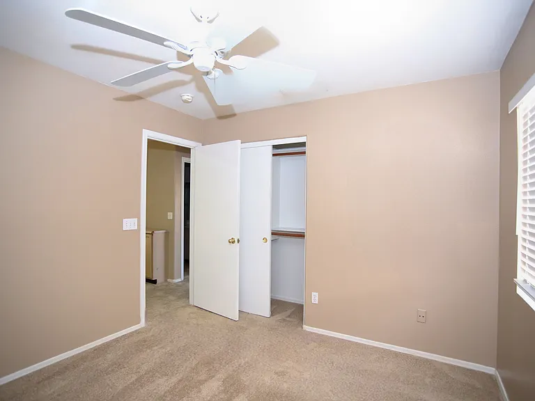 842 N Naples Dr — Photo 37