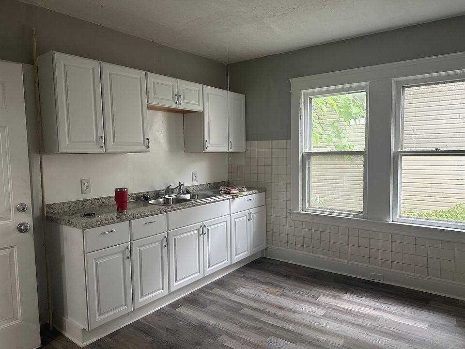 1st image of 11702 Parkview Ave #1