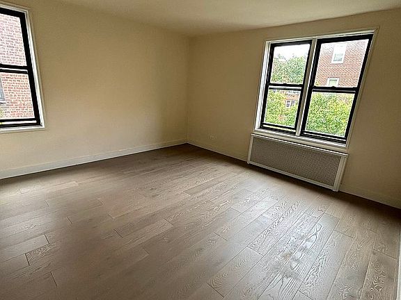 4th image of 40-22 79th St #501