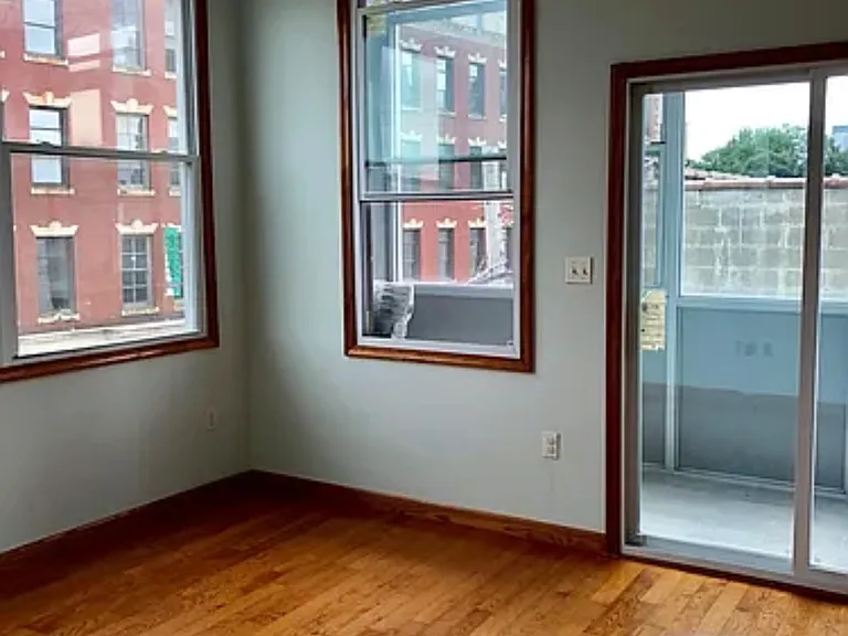 916 Green St #3RDFL — Photo 6