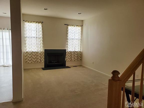 2nd image of 507 Evergreen Ct