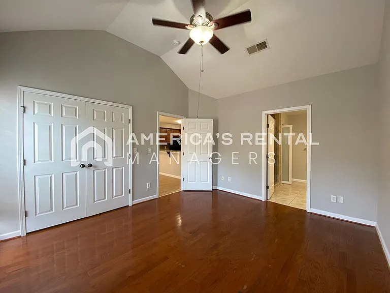 2819 Southwood Ln — Photo 16