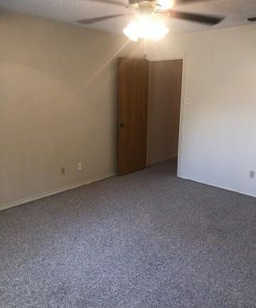 5th image of 116 Willow Creek Ct APT B