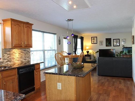 4th image of 8784 Green Valley Ct