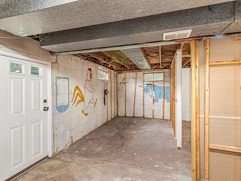 9 W Highland Ave — Photo 21