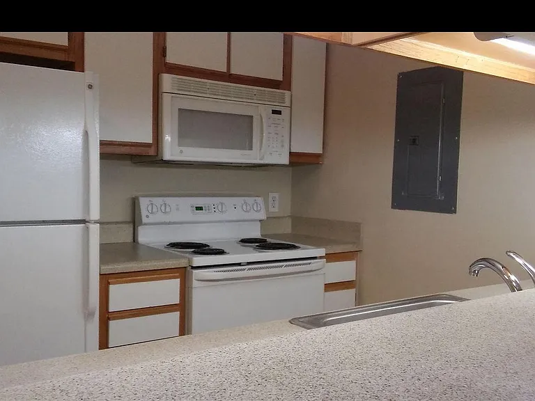 1420 Collegiate Cir #201 — Photo 4