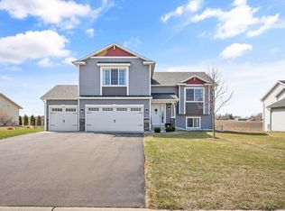 904 Palm Cir, Annandale, MN 55302