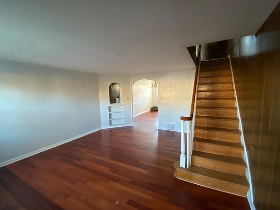 2nd image of 6724 Eastwood St