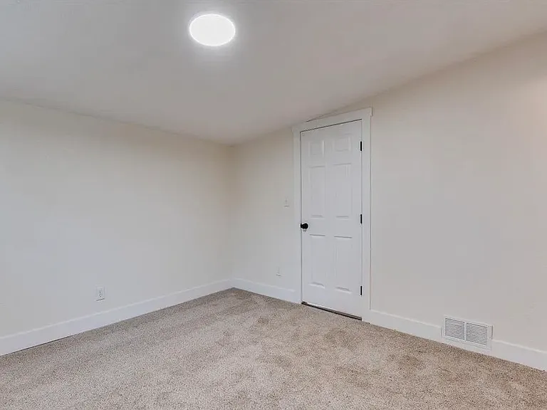 565 S Circle Dr — Photo 23