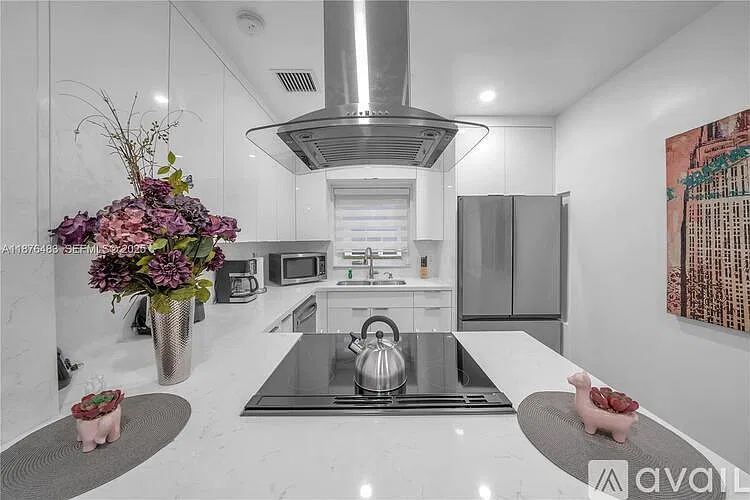 2 bed, 1.0 bath, $2,700 — Photo 4