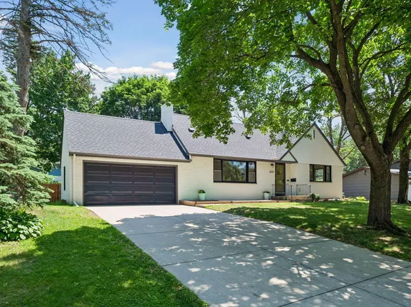2670 Regent Ave N, Golden Valley, MN 55422