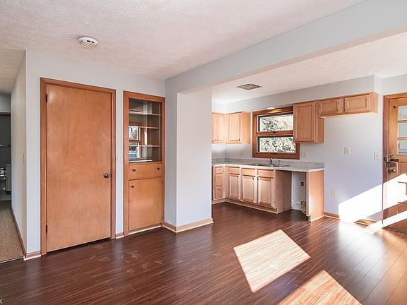 5th image of 10047 Rosemere St
