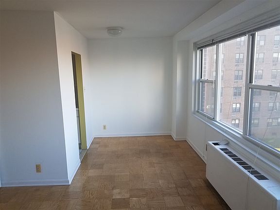 5th image of 225 Saint Pauls Ave APT 4P