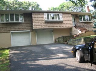 16 Ridgedale Ave, Farmingville, NY 11738