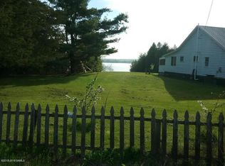 18 Club Ln, Crown Point, NY 12928