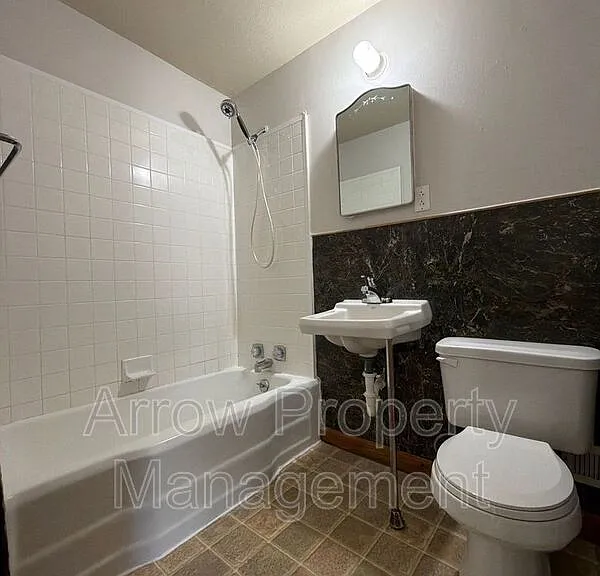 1309 S 10th St — Photo 6