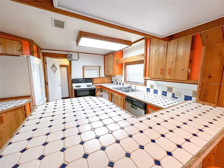 25825 W Newberry Rd — Photo 8