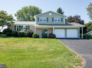 109 Flamingo Dr, Mechanicsburg, PA 17055