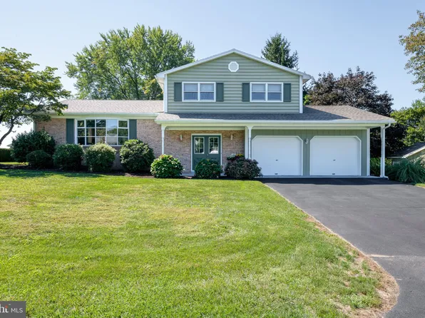 109 Flamingo Dr, Mechanicsburg, PA 17055