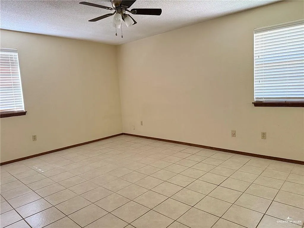 3 bed, 2.0 bath, 1580 sqft, $1,550 — Photo 3